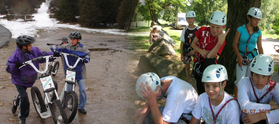 Les francas : activités sportives pour les jeunes de la Loire. En exemple : trotinette et parcours dans les arbres.